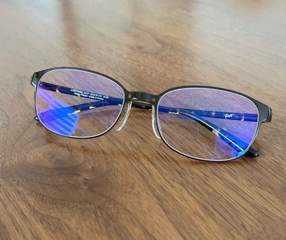 Zoff ブルーライトカット50％のメガネ